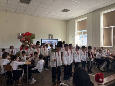 Децата от ДГ "Дъга" на гости на 3а и 4а клас 6