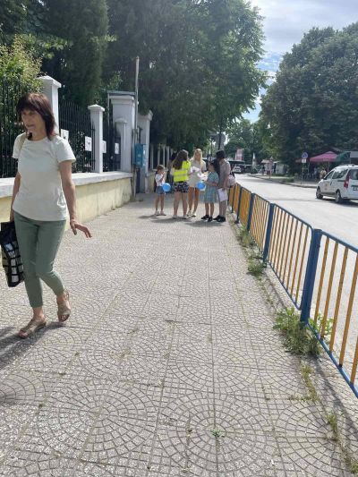 Наши ученици бяха част от демонстрацията на значимостта от обучението по БДП чрез инициативата "БЪДЕЩЕТО НА ПЪТЯ" 3