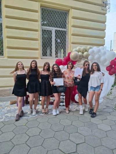 Тържествена церемония по връчване на свидетелствата за завършено основно образование 2