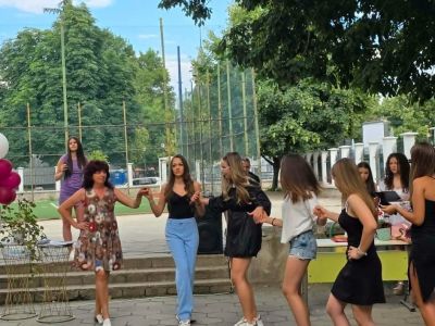 Тържествена церемония по връчване на свидетелствата за завършено основно образование 6