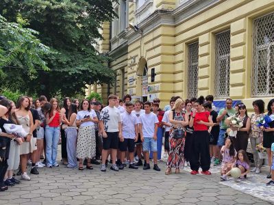 Тържествена церемония по връчване на свидетелствата за завършено основно образование 7